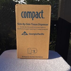 Georgia-Pacific Compact Tissue Dispenser